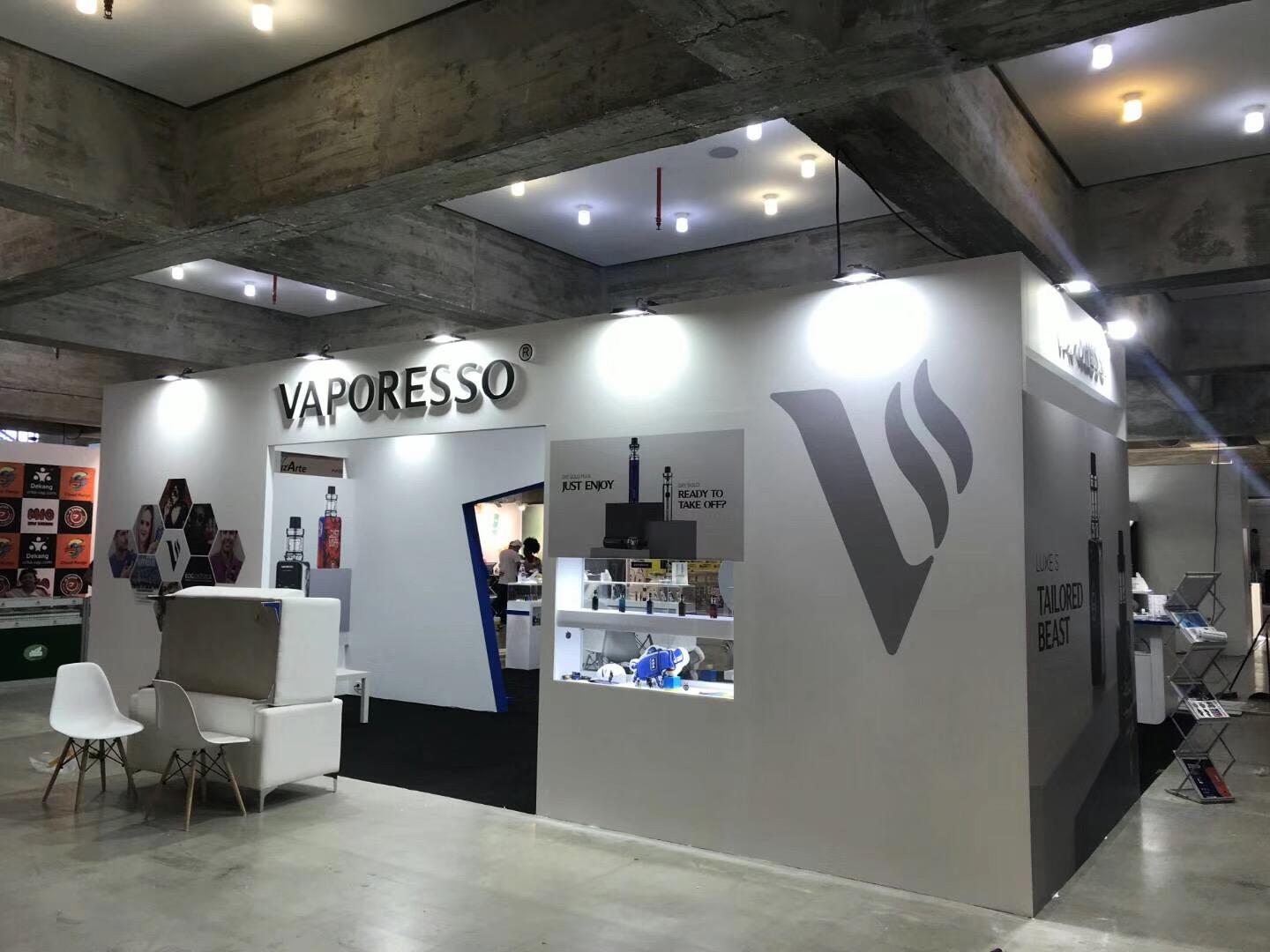 西班牙電子煙展設(shè)計(jì)搭建-麥克維爾