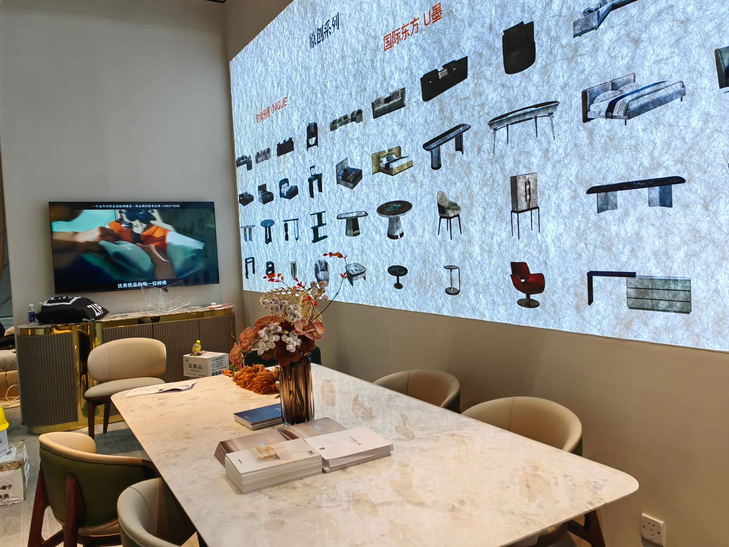 新加坡展位搭建商服務(wù)客戶，我們?nèi)绾翁峁┏鲱A(yù)期的體驗(yàn)？