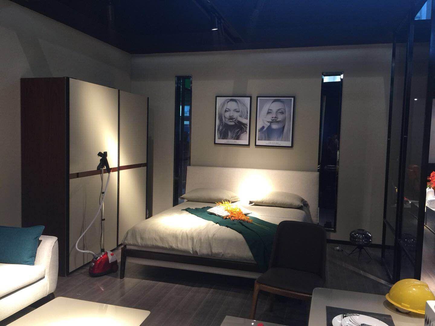 展位搭建時(shí)，展臺(tái)設(shè)計(jì)應(yīng)如何結(jié)合創(chuàng)意與實(shí)用？